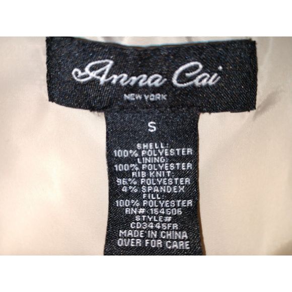 Women's small puffer jacket. Beige. Anna Cai. Full zippered. High collar. - Picture 3 of 4